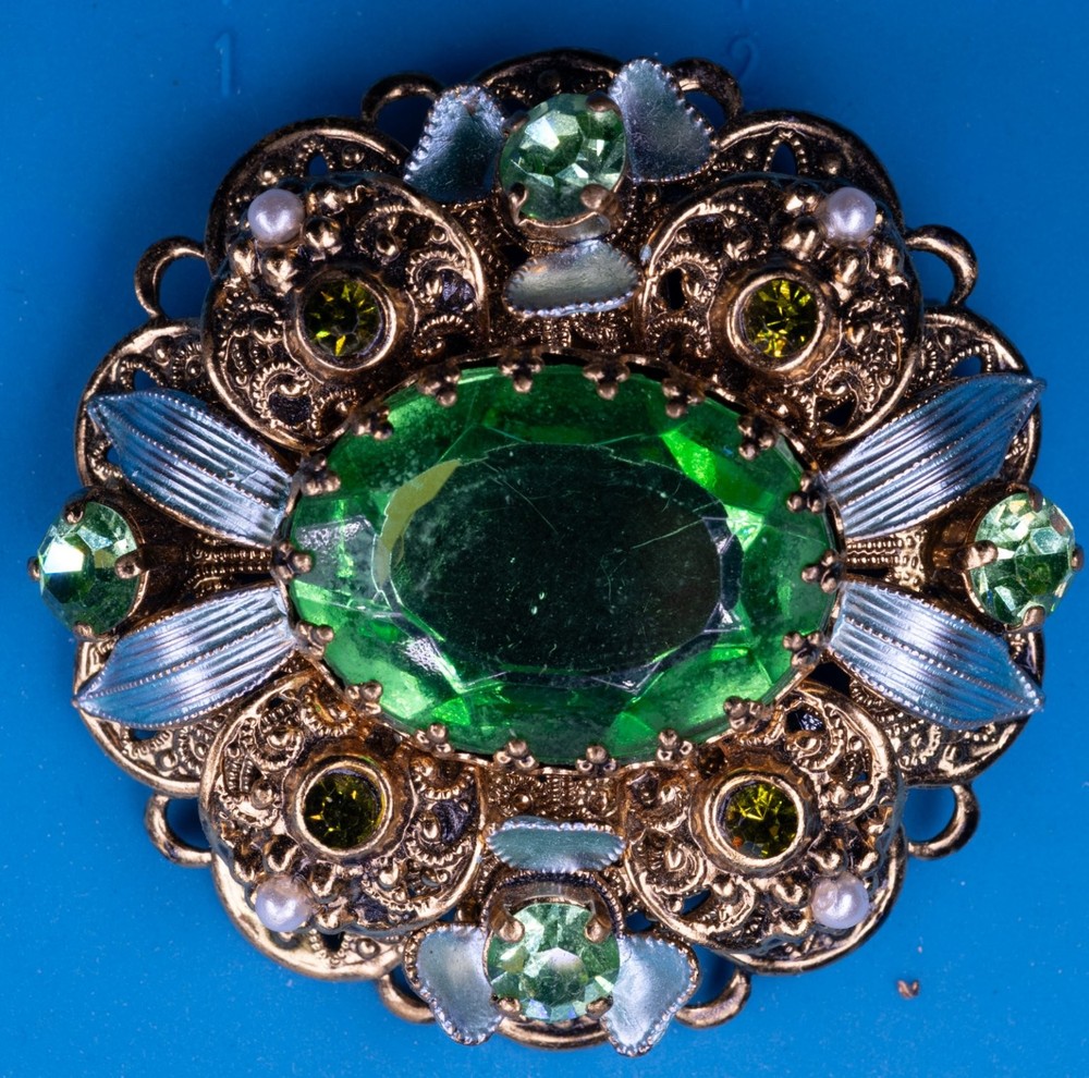 Ornate Brooch Pin Gold Tone 1.75″ Emerald Green Rhinestone Faux Pearl Enamel