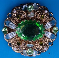 Ornate Brooch Pin Gold Tone 1.75″ Emerald Green Rhinestone Faux Pearl Enamel
