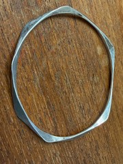 Sterling 2mm Thin Smooth Bangle Bracelet 7″ 6 grams