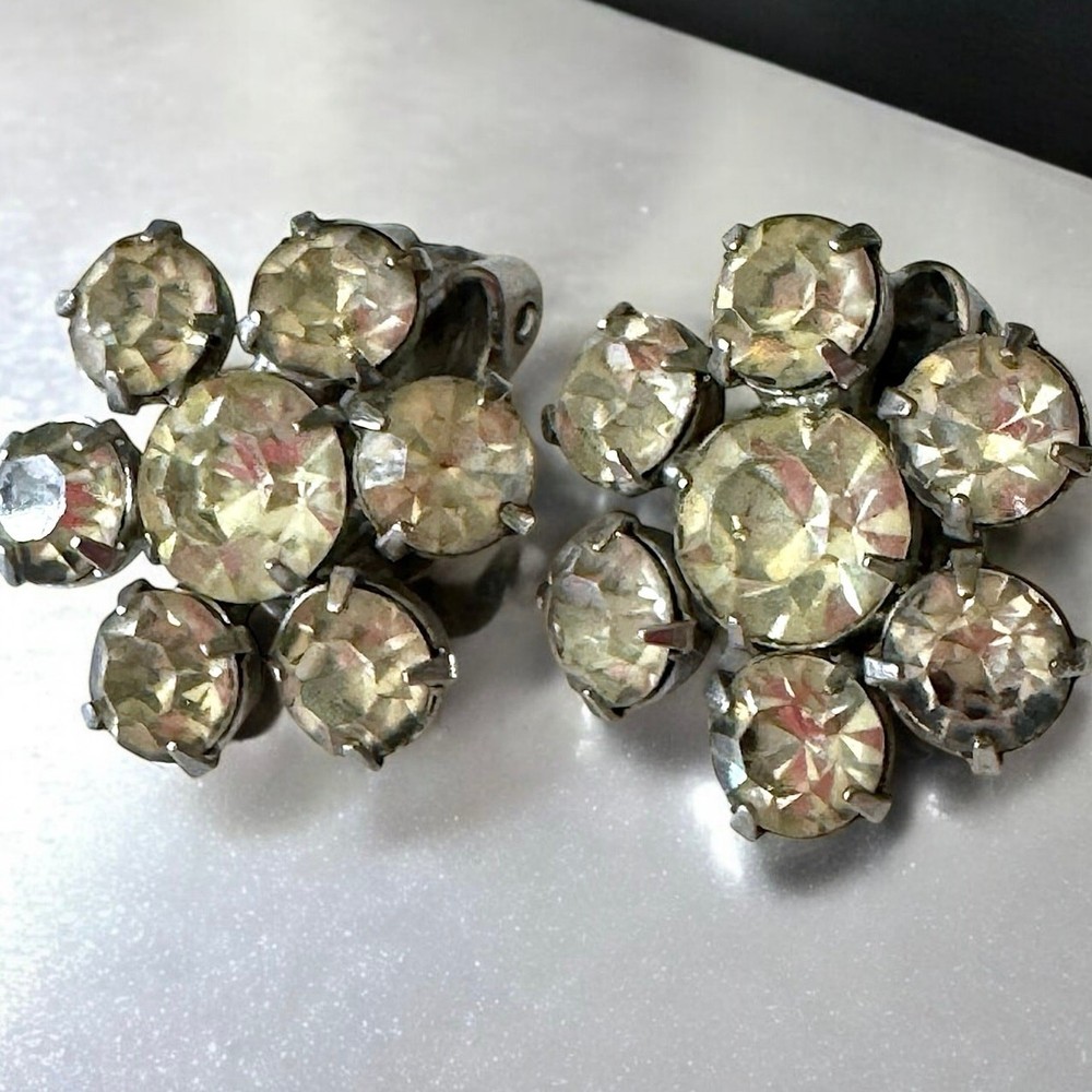 Daisy Weiss Sparkling Rhinestone Silver Vintage Flower Earrings Clip .75 in