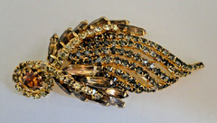 Stunning Vintage Citrine, Amber & Smoke Ice Rhinestones Stylized Feather Brooch
