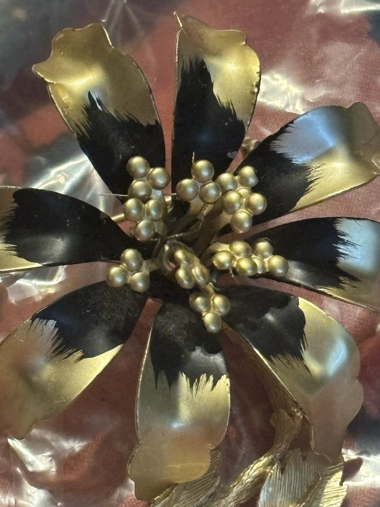 Heddy Hedison vtg Brooch ￼Flower Black Gold Tone floral signed ￼