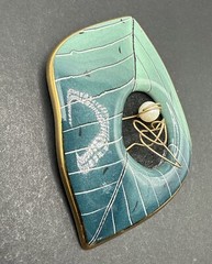 Artisan Pin Brooch Ceramic Wire Leaf J103