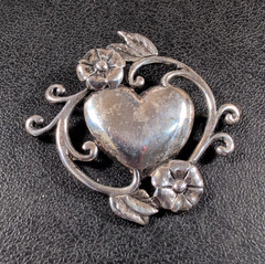 Jezlaine Heart Floral Vine Brooch – Vintage – Sterling 925 – 2″ – 12.3 g