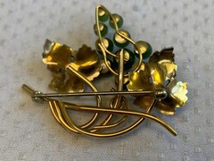 Vtg Gold Filled Krementz Grape Cluster Brooch 7.48g Jewelry Jade Look Stones Pin