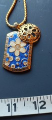 Floral gold-tone Enamel Floral Pendent Necklace 18″ very good vintage conditions
