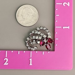 Vintage Hattie Carnegie Rhinestone Clip On Earrings Red Silver Tone Swirl 1 1/8″