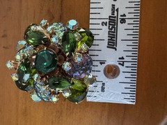 JULIANA DELIZZA and ELSTER LARGE GOLD TONE GREEN RHINESTONE BROOCH