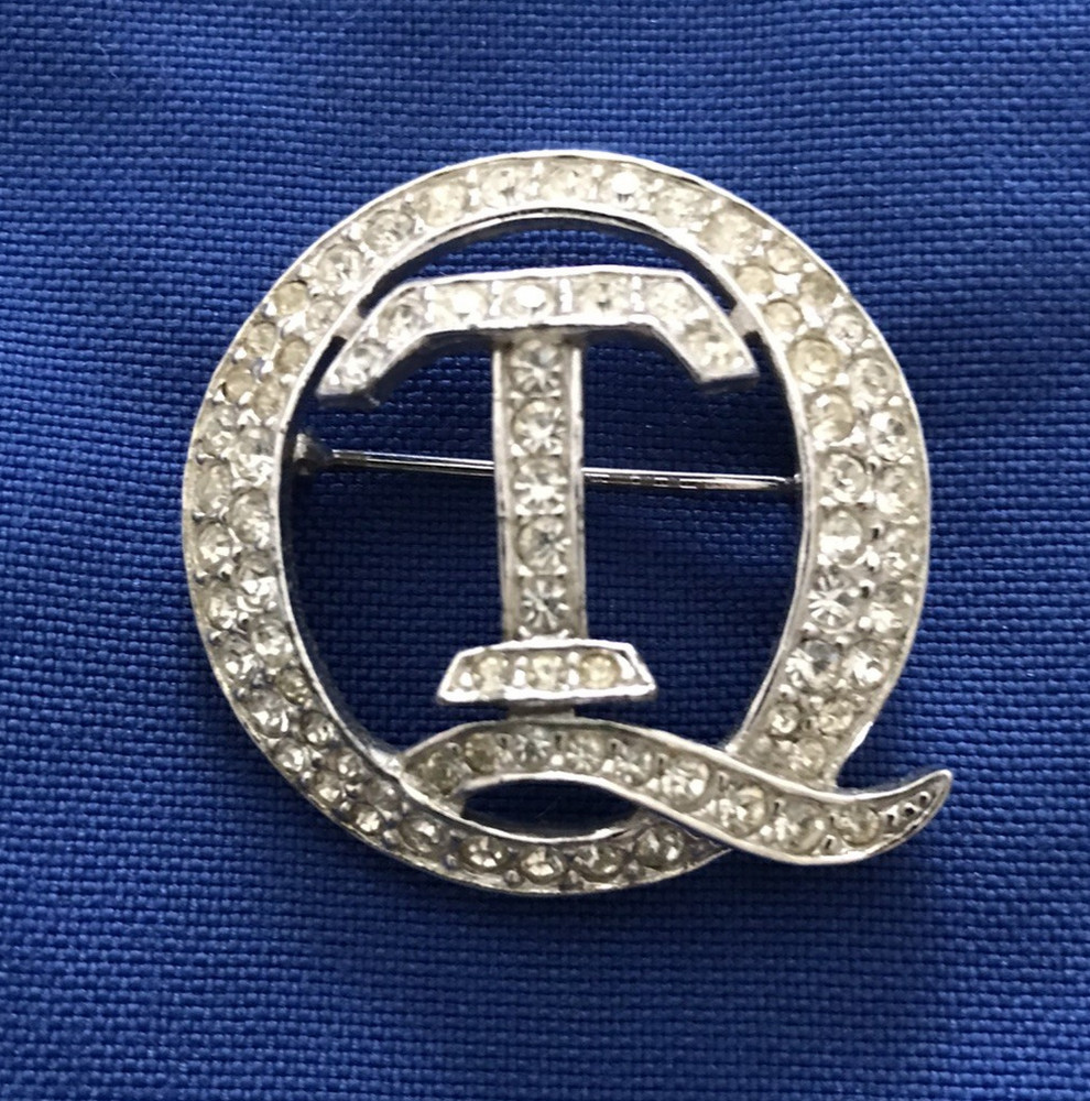 QT pin/brooch vintage silver & diamonds costume jewelry Very good condition