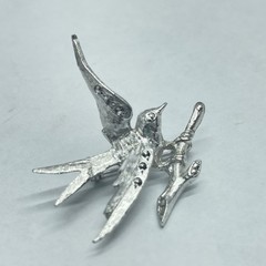 Vintage Silver‑Tone Textured Bird Brooch – Rhinestone Accents- No Markings