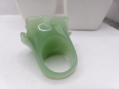 Vintage Plastic Lucite Molded Flower Ring~SIZE 8~GREEN~1970’s~80’s