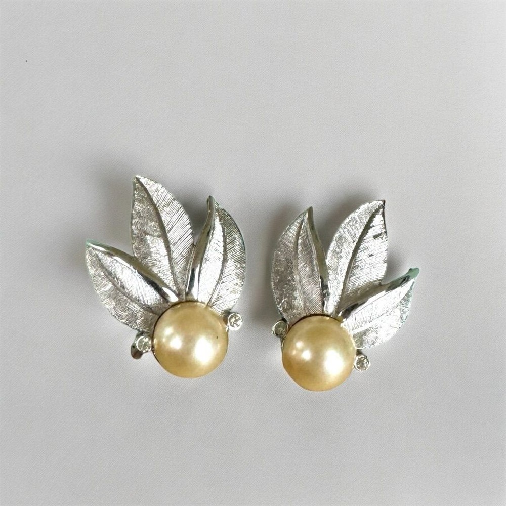 Vintage Trifari Silver Tone Leaf Brooch with Faux Pearls
