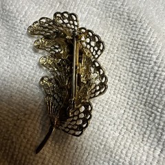 Vintage Filigree Leaf Watermelon Rivoli Vitrail Crystal Gold Tone Brooch Pin