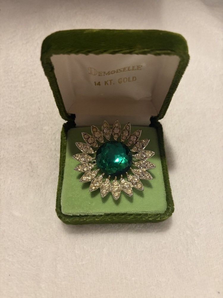 ⁠Vintage Emerald Green Rhinestone Sunburst Brooch w/ Green Velvet Box