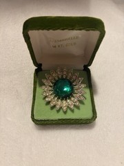 ⁠Vintage Emerald Green Rhinestone Sunburst Brooch w/ Green Velvet Box