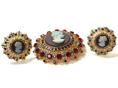 JOAN RIVERS Huge Gold Tone Cameo Pin Brooch with Matching clip-on earrings Rare!