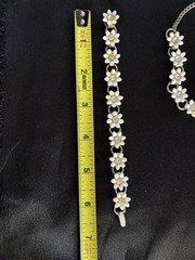 Vtg White Daisy Necklace Bracelet Brooch Earrings Parure Set Gold Toned Gift Box