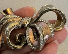 Retro Crown Trifari Bow Brooch Multi Tone Gold Pave Rhinestone 3D Double Ribbon