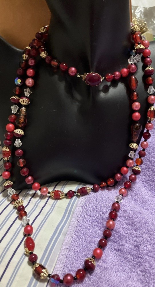 Vintage JAPAN 1940’s Garnet On push in Clasp pearls, beaded 58in long