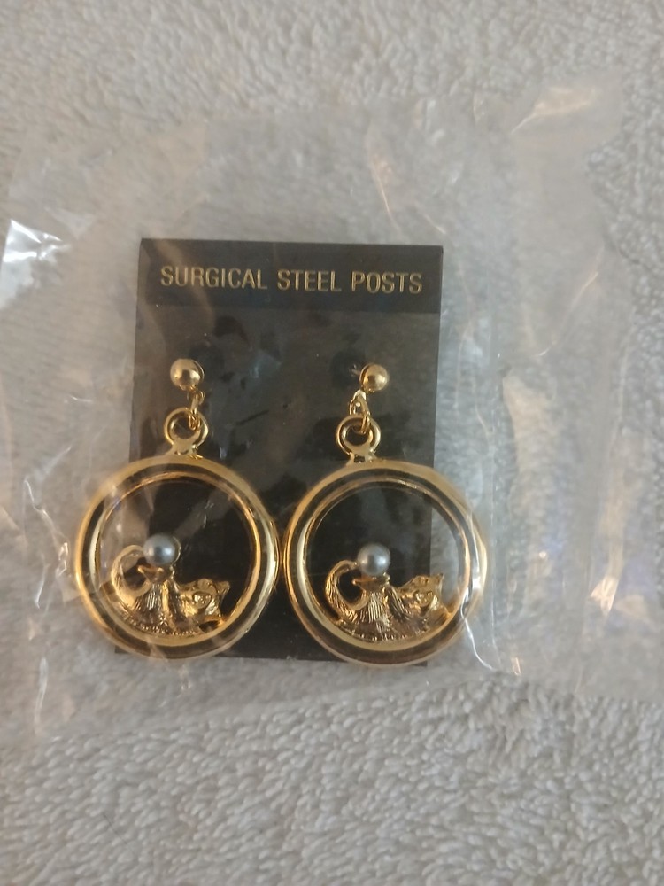 Vintage Avon Cat Playing Yarn Earrings Hoop Gold Tone Deadstock NIP New Sealed