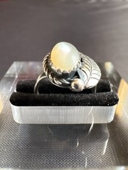 Vintage Silver Southwestern Nacre Ring Handmade Leaf Design Size 4.25 US