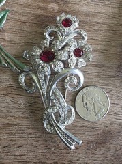 Vintage silvertone pot metal rhinestone large floral brooch
