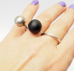 Unusual double two finger sterling silver and black glass globe ring sz 8.5