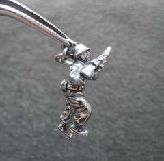 WWII US Soldier Marine with Rifle Vintage Crest Craft Silvertone Charm 3.1g