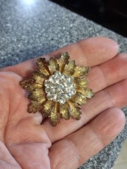 Vintage MCM Gold Tone Flower Statement Earrings Clip On Retro Jewelry No Brand