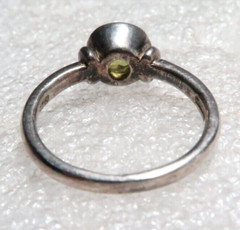 VINTAGE STUNNING STERLING SILVER GREEN PERIDOT CZ BAND RING ~ SIZE 5.5