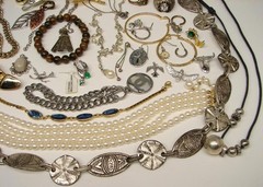 Vintage COSTUME JEWELRY LOT Wearable Necklaces Bracelets Brooches Rings Earrings