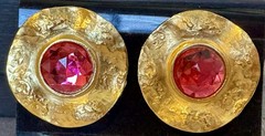 Vintage Cabochon Clip Earrings Fuchsia Pink Chunky Mogul Runway Gold Tone