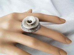 Vintage Silvertone Spiral Flower CZ Accent Costume Ring Size 5.50