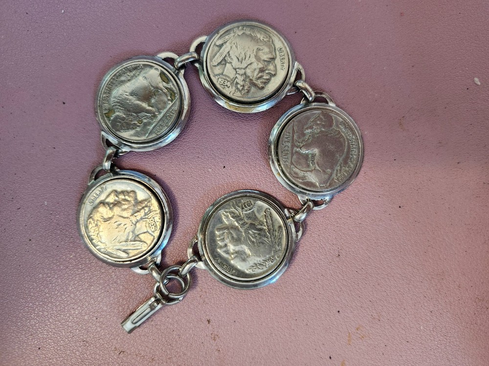 Silver link Buffalo Nickel Bracelet. 7 Inches long