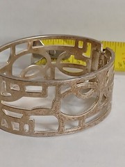 Unbranded – Vintage Hinged Spring Tension Bracelet – One Size – Silver Tone
