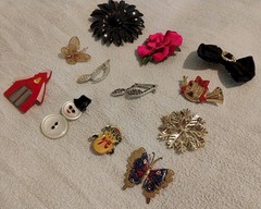 Lot of 12 Vintage Costume Brooches Circa 1960s – 1980s READ