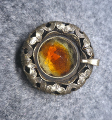 Vintage Art Noveau/Victorian Style Amber Glass Pendant Bronze/Brass Tone