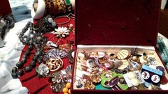 large lot of vintage jewelry all wearablePLEASE LOOKAT ALL PHOTOS TO SEE ALL
