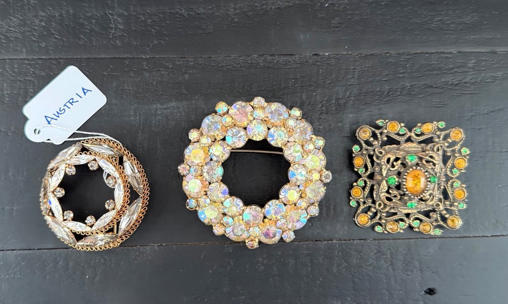 THREE VINTAGE COSTUME JEWELRY BROOCHES JULIANA AUSTRIA GOLD TONE EUC