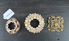 THREE VINTAGE COSTUME JEWELRY BROOCHES JULIANA AUSTRIA GOLD TONE EUC