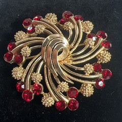 Crown Trifari MCM Brooch Gold Tone & Red Rhinestone Swirl Signed (1955-1969) EUC
