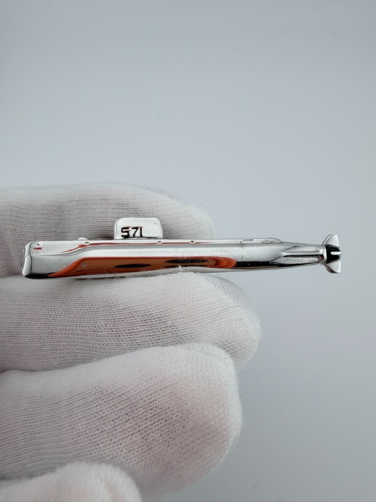 General Dynamics Silver Tone USS Nautilus SSN-571 Submarine Tie Clip