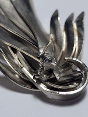 Vintage Silvertone Leaves Foliage Flame 3D Brooch Mid Century Fashion Jewelry