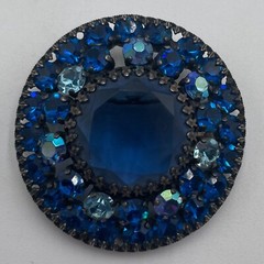 Vintage WEISS Signed 3 Shades of Blue Domed Round Rhinestone Brooch Pin 2″