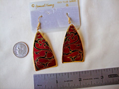 VINTAGE 1970 SAMUEL HUANG DESIGNER CLOISONNE RETRO ABSTRACT BLACK & RED EARRINGS