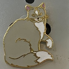 Enamel White & Grey Cat Pin Brooch Gold Cloisonné Vintage Fluffy Kitty Animal