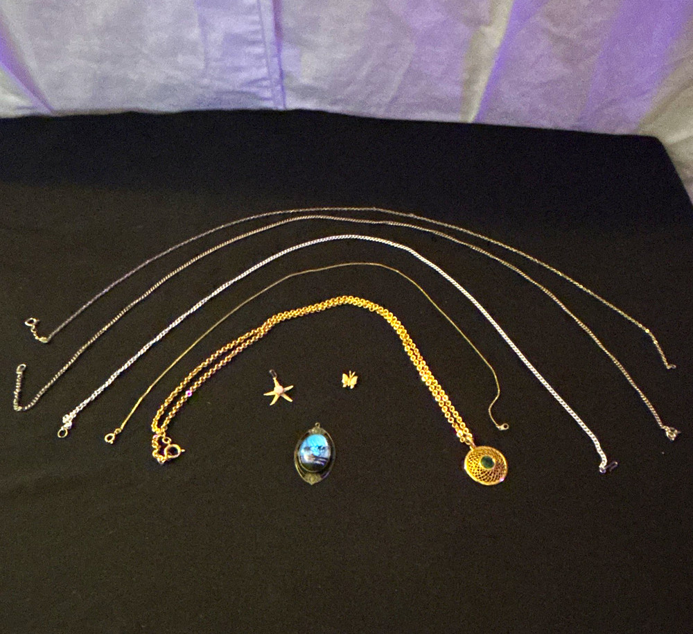 Mixed Lot Fashion Jewelry 8pc Gold & Silver Tone Metal Necklaces & Pendants