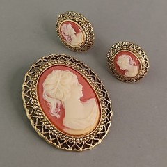 Vintage 1928 Brand Cameo Brooch Pierced Earrings Set Peach Gold Tone Oval