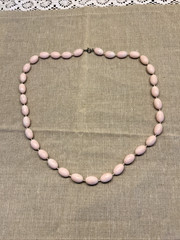 Vintage 1970s-1980s Light Pink Plastic Oval Barrel Bead Necklace