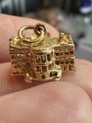 Vintage 14k Gold White House Charm USA Presidential Home Miniature Openwork